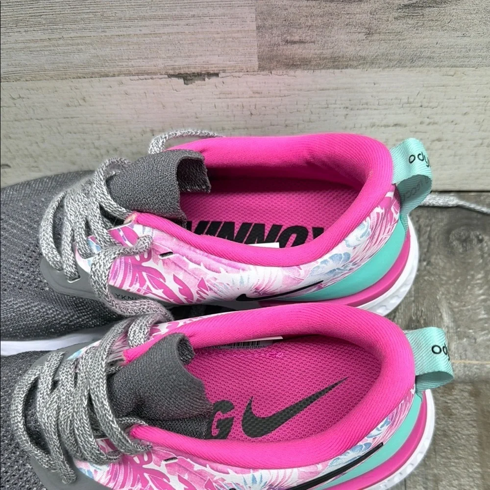 Nike Odyssey React Flyknit 2 Women's 7.5 Running Shoe Gunsmoke/Laser Fuchsia
